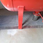 Caillebotis PRV jaune installé en plancher de circulation