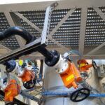 Caillebotis PRV entourant des vannes et une tuyauterie en local technique